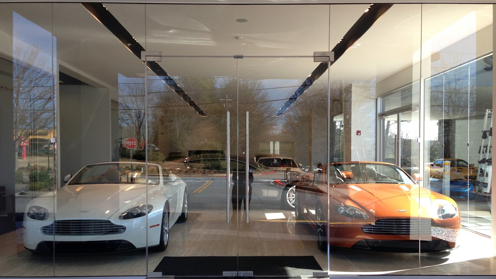 commercial glass window cleaning